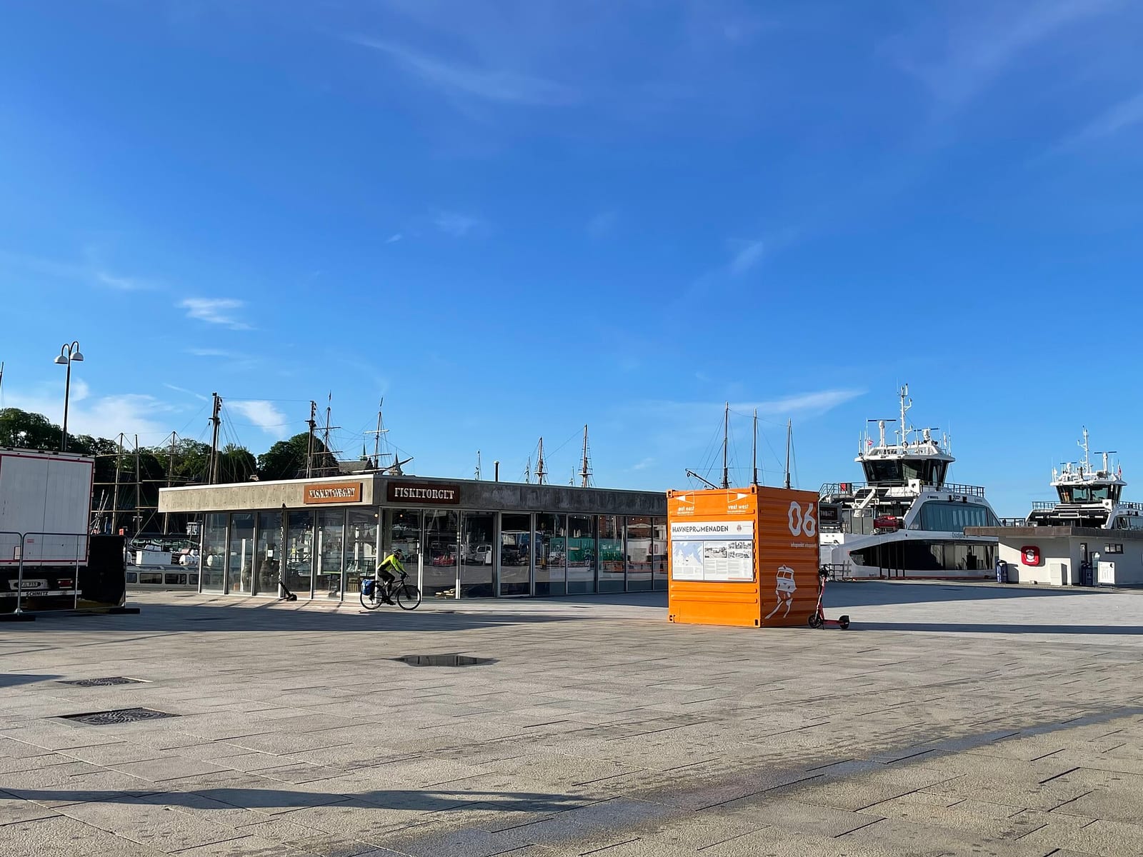 Shrimp boat at Rådhusbrygge, Oslo